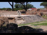 04765 ostia - regio i - insula xv - tempio di ercole (i,xv,5) - 06-2024.jpg